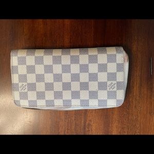 Louis Vuitton Zippy Wallet